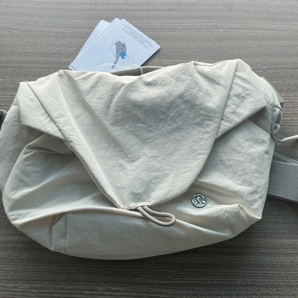 curved crossbody bag 3L white